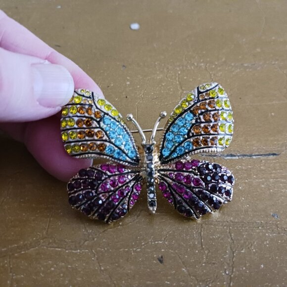 Napier Rhinestone Butterfly Brooch Pin Multicolor Gold Colored 2" x 1.5" - Picture 1 of 3